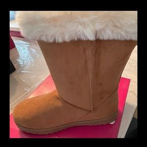 Side button boot with fur